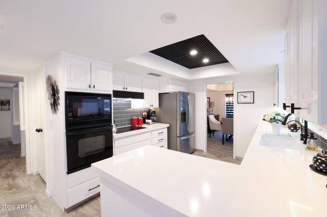 16 E CALAVAR Road, Phoenix, AZ 85022