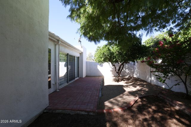 16 E CALAVAR Road, Phoenix, AZ 85022