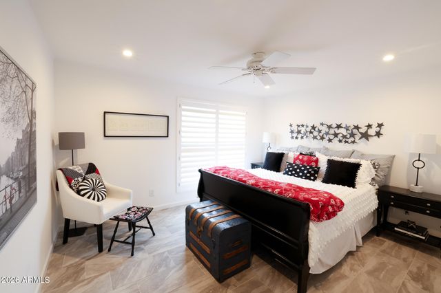 16 E CALAVAR Road, Phoenix, AZ 85022
