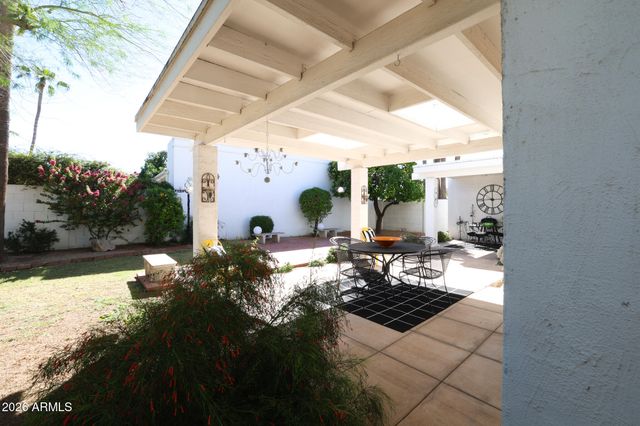 16 E CALAVAR Road, Phoenix, AZ 85022