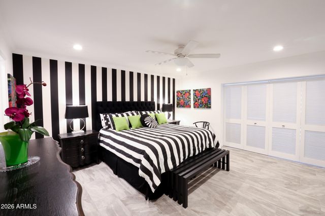 16 E CALAVAR Road, Phoenix, AZ 85022
