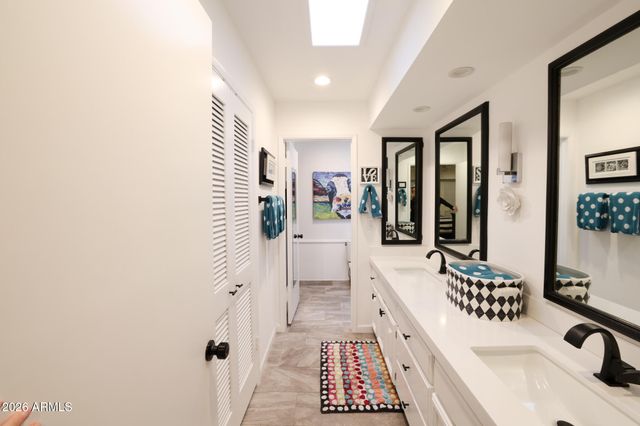 16 E CALAVAR Road, Phoenix, AZ 85022