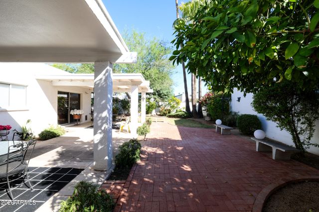 16 E CALAVAR Road, Phoenix, AZ 85022