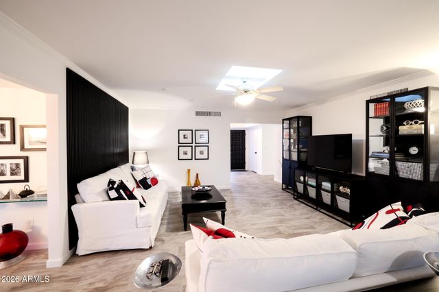 16 E CALAVAR Road, Phoenix, AZ 85022