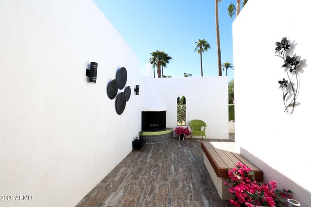 16 E CALAVAR Road, Phoenix, AZ 85022