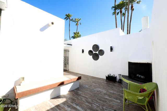 16 E CALAVAR Road, Phoenix, AZ 85022