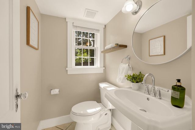 2832 SUMMERFIELD RD, Falls Church, VA 22042