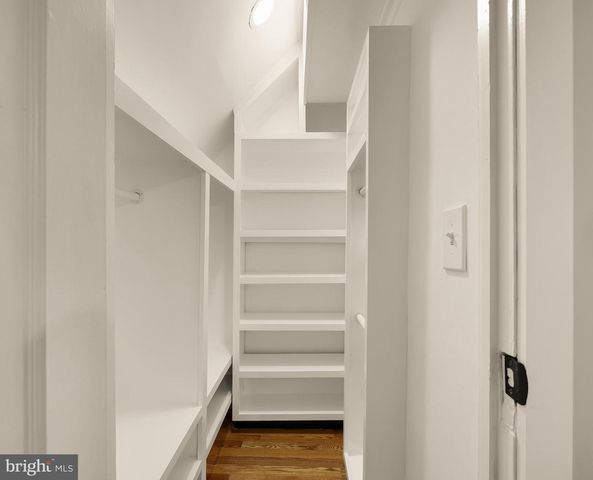 2832 SUMMERFIELD RD, Falls Church, VA 22042