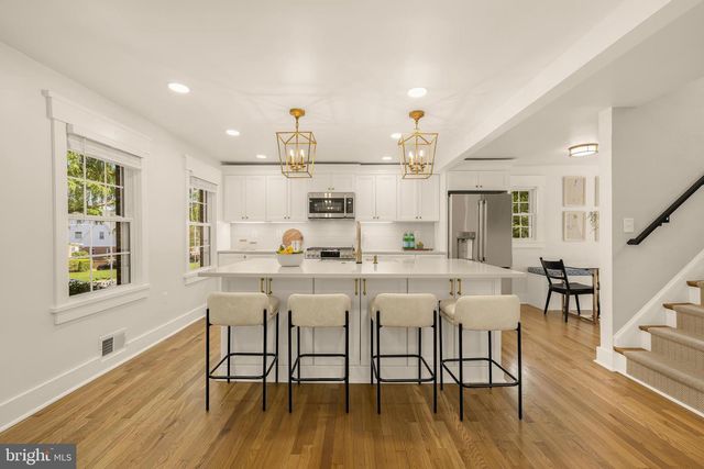 2832 SUMMERFIELD RD, Falls Church, VA 22042