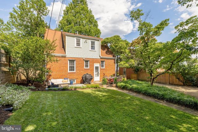 2832 SUMMERFIELD RD, Falls Church, VA 22042