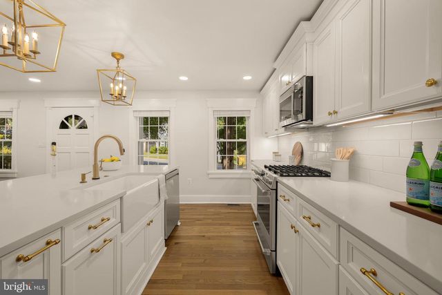 2832 SUMMERFIELD RD, Falls Church, VA 22042