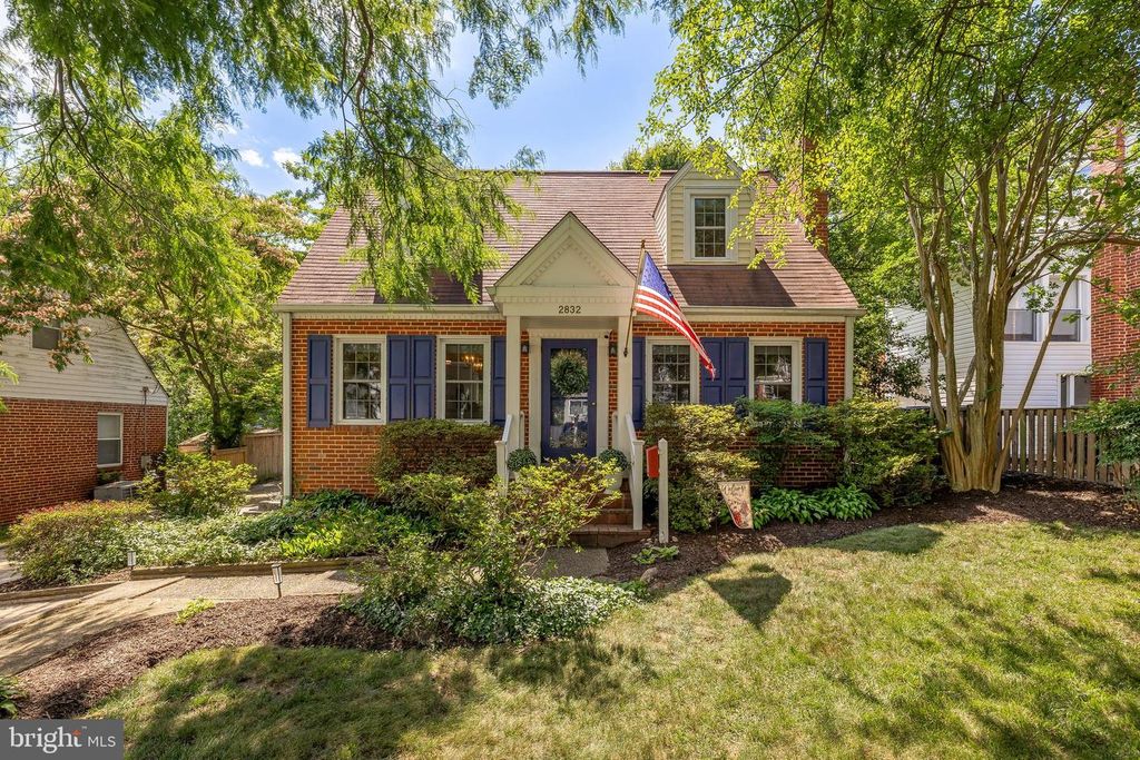 2832 SUMMERFIELD RD, Falls Church, VA 22042