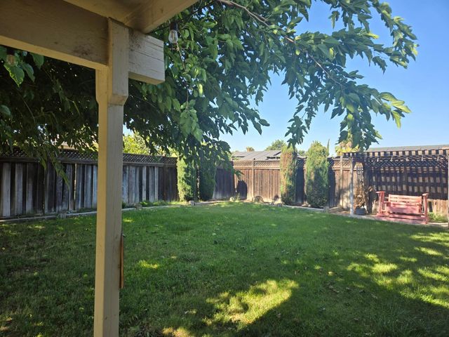 1364 Dove St, Los Banos, CA 93635