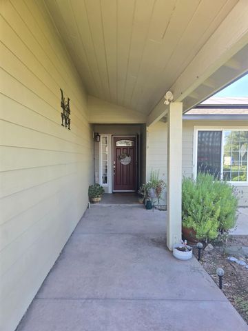 1364 Dove St, Los Banos, CA 93635