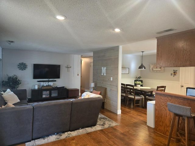 1364 Dove St, Los Banos, CA 93635