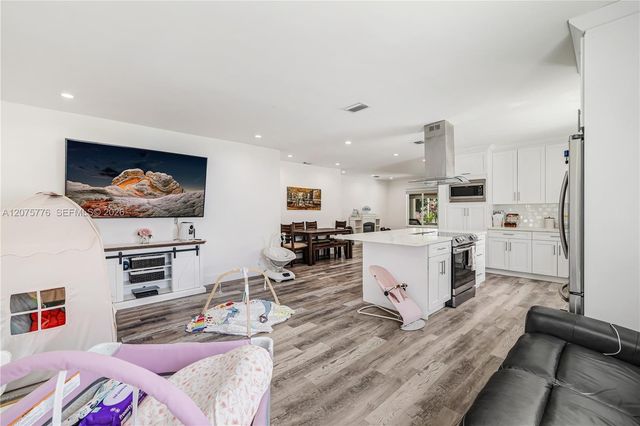 2801 NW 6th Street, Miami, FL 33125