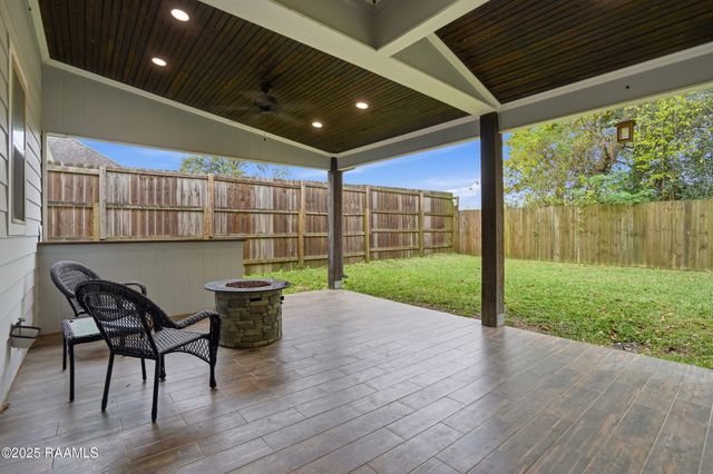 616 Beacon Drive, Youngsville, LA 70592