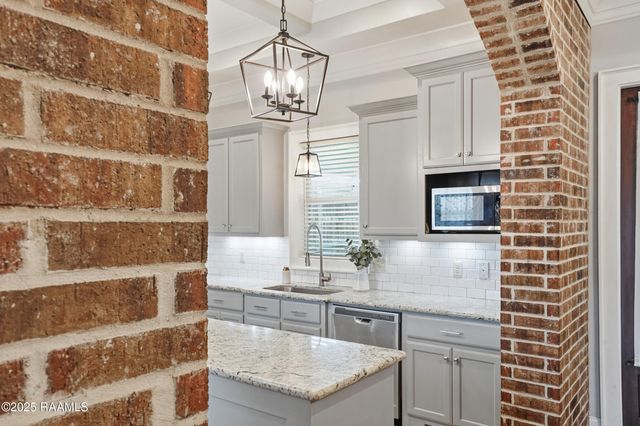 616 Beacon Drive, Youngsville, LA 70592