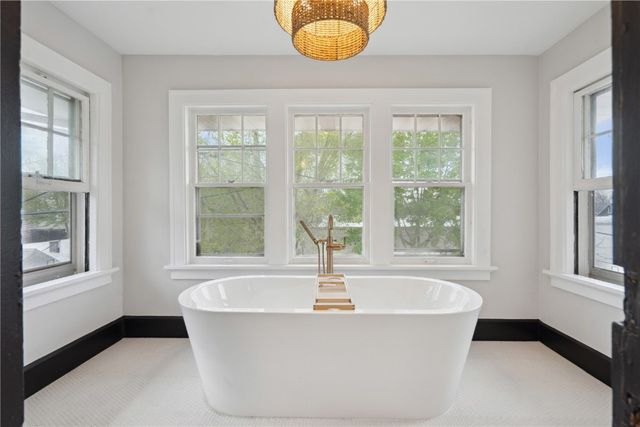 371 20th Street SE, Cedar Rapids, IA 52403