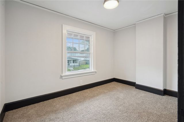 371 20th Street SE, Cedar Rapids, IA 52403