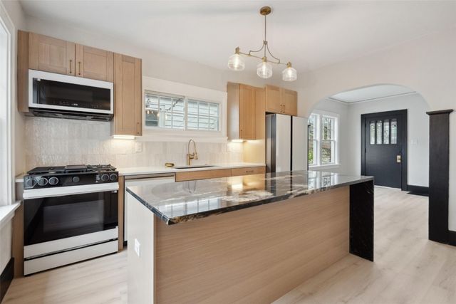 371 20th Street SE, Cedar Rapids, IA 52403