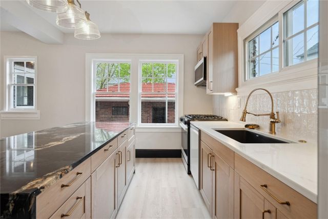 371 20th Street SE, Cedar Rapids, IA 52403