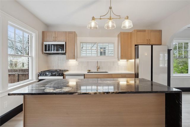 371 20th Street SE, Cedar Rapids, IA 52403