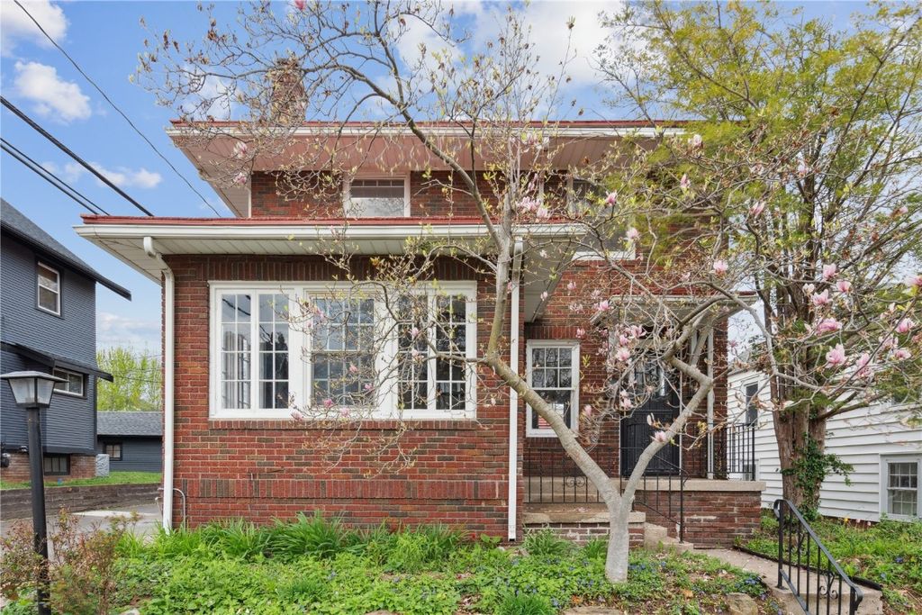 371 20th Street SE, Cedar Rapids, IA 52403