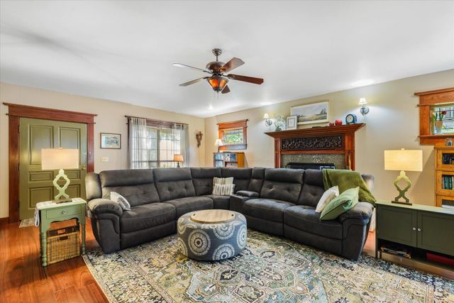 1021 Ave Avenue E, Bacliff, TX 77518