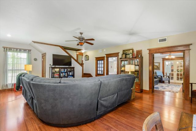 1021 Ave Avenue E, Bacliff, TX 77518