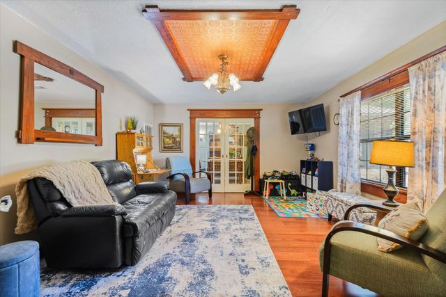 1021 Ave Avenue E, Bacliff, TX 77518