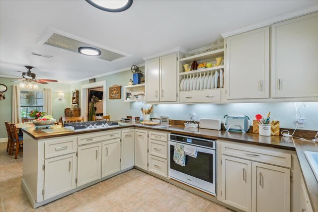 1021 Ave Avenue E, Bacliff, TX 77518