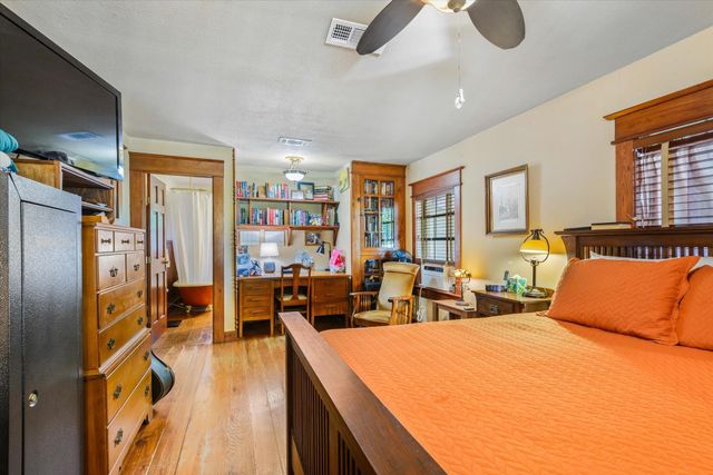 1021 Ave Avenue E, Bacliff, TX 77518