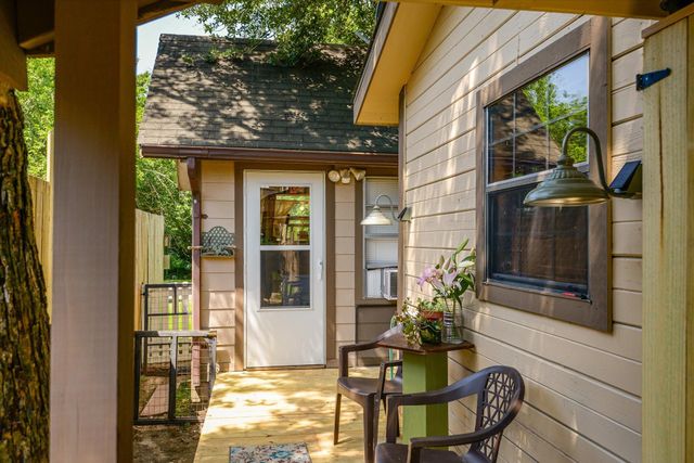 1021 Ave Avenue E, Bacliff, TX 77518