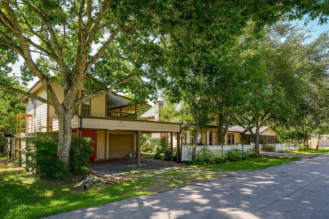 1021 Ave Avenue E, Bacliff, TX 77518
