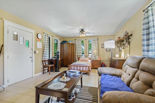 1021 Ave Avenue E, Bacliff, TX 77518