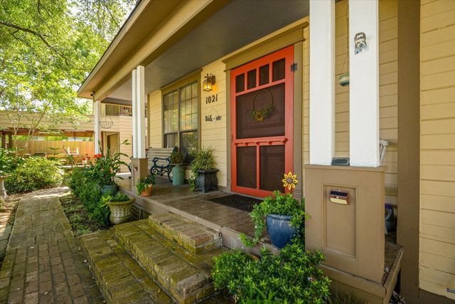 1021 Ave Avenue E, Bacliff, TX 77518
