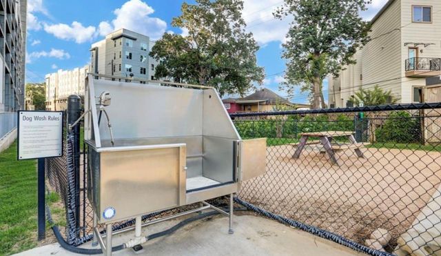 5925 Almeda Road 11509, Houston, TX 77004