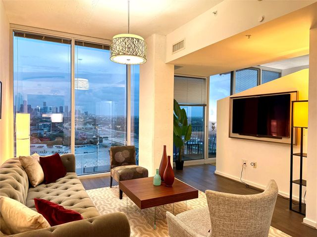 5925 Almeda Road 11509, Houston, TX 77004