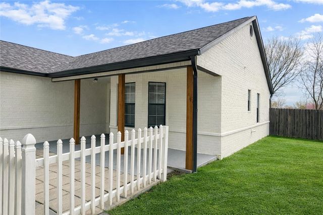 2930 Twin County Street, Springdale, AR 72764