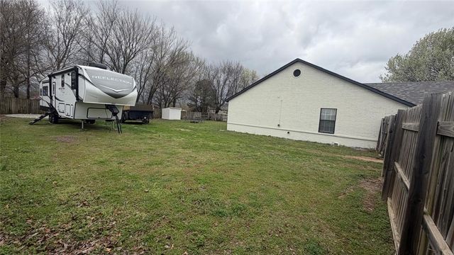 2930 Twin County Street, Springdale, AR 72764