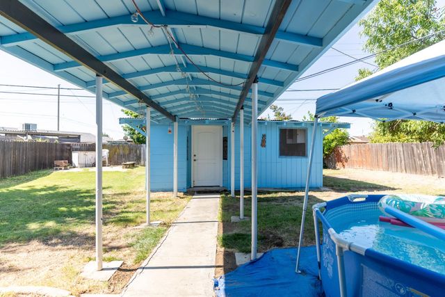 4446 E Brentwood Avenue, Fresno, CA 93703