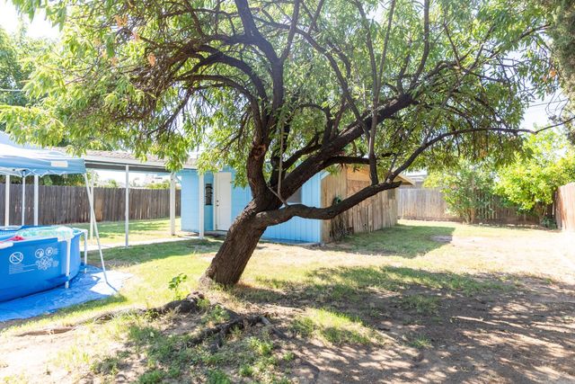 4446 E Brentwood Avenue, Fresno, CA 93703