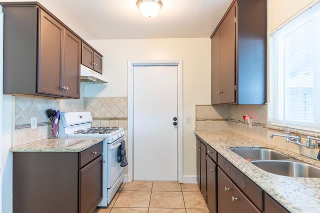 4446 E Brentwood Avenue, Fresno, CA 93703