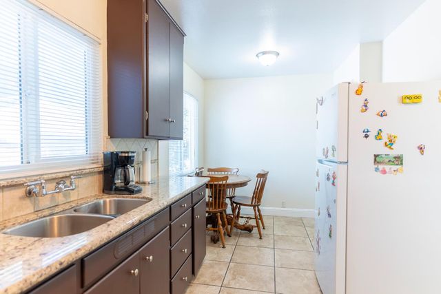 4446 E Brentwood Avenue, Fresno, CA 93703