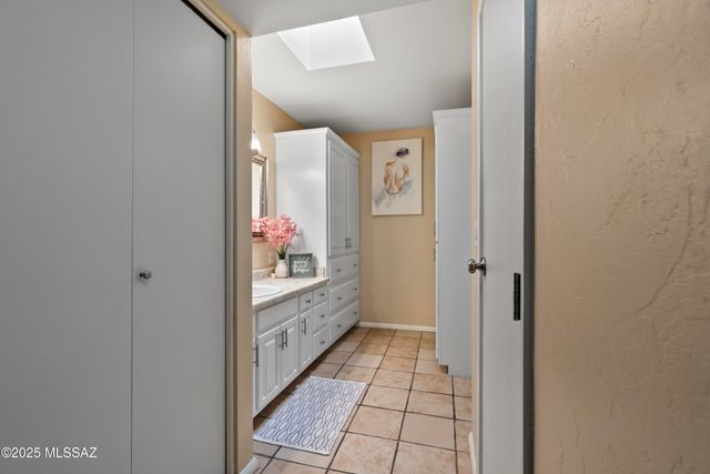 6850 N De Chelly Loop, Tucson, AZ 85741