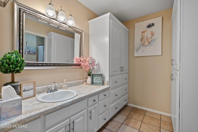 6850 N De Chelly Loop, Tucson, AZ 85741