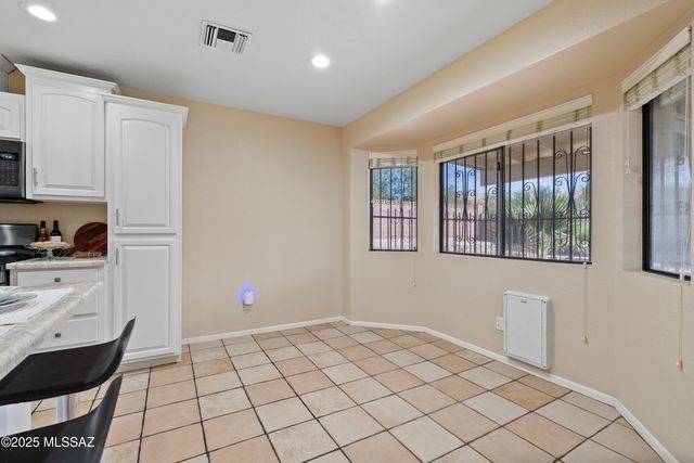 6850 N De Chelly Loop, Tucson, AZ 85741