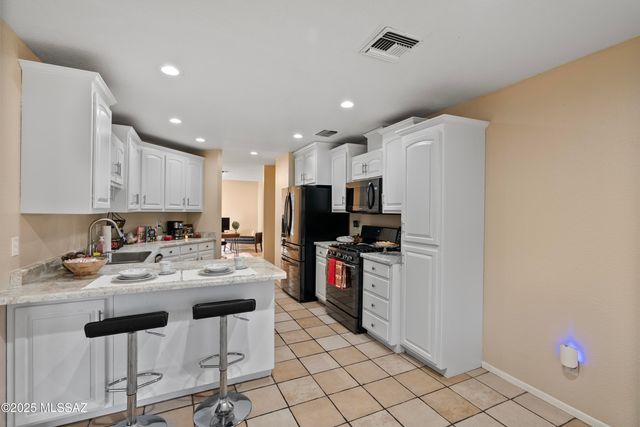 6850 N De Chelly Loop, Tucson, AZ 85741