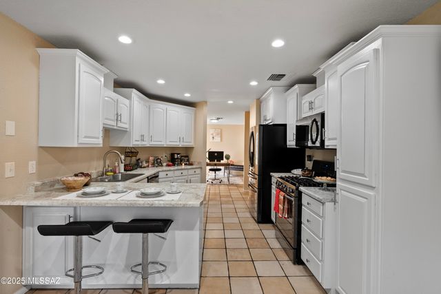 6850 N De Chelly Loop, Tucson, AZ 85741